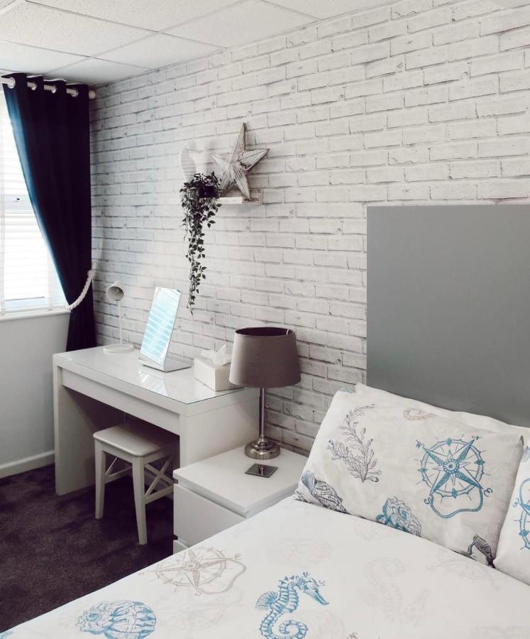 By The Seaside Bed & Breakfast Blackpool Luaran gambar