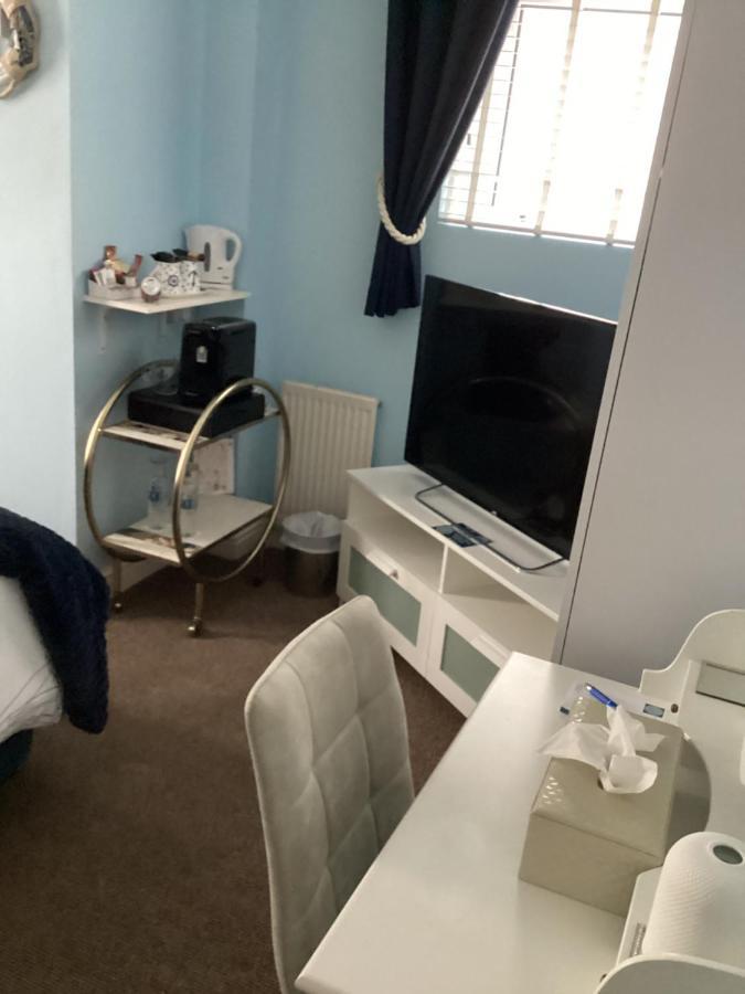 By The Seaside Bed & Breakfast Blackpool Luaran gambar