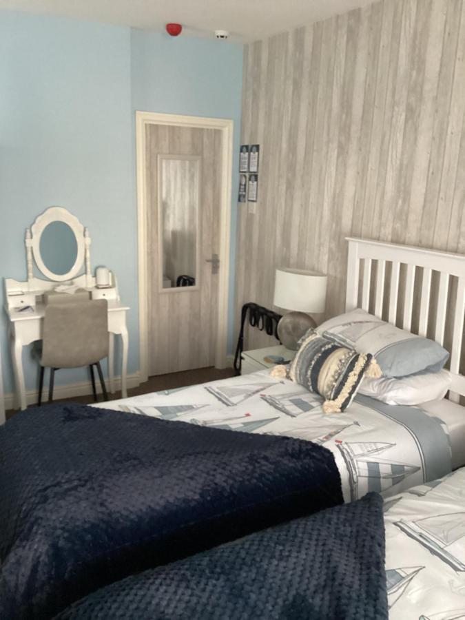 By The Seaside Bed & Breakfast Blackpool Luaran gambar