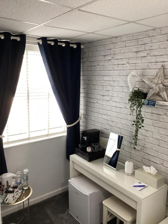 By The Seaside Bed & Breakfast Blackpool Luaran gambar