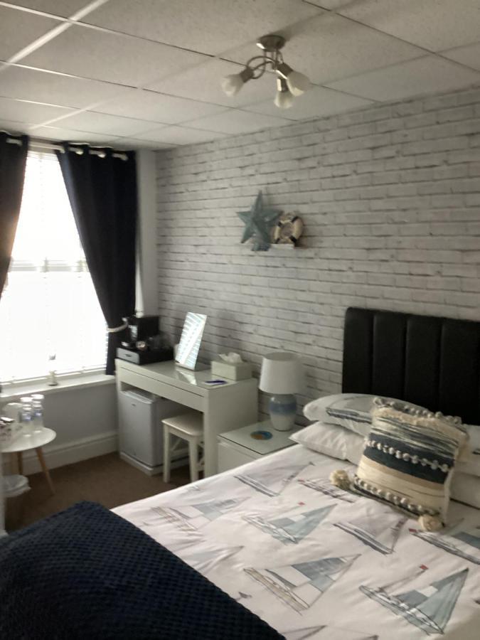 By The Seaside Bed & Breakfast Blackpool Luaran gambar